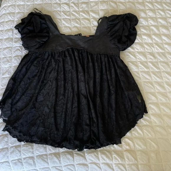 Free People Tops - Free people black flutter boho top